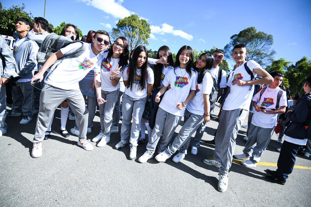 Educacionbogota's tweet photo. 🎉En Bogotá los colegios son territorios de paz.✨

Por ello, hoy estamos en el Palacio de los Deportes, con más de 2 mil estudiantes de colegios públicos y privados que se certifican como líderes y lideresas de la #RedEsPaz de @Educacionbogota. https://t.co/QqDGBV0T0U