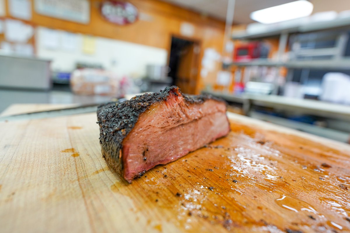 Good eats 🥵

📸: @monarchatelier
#evolutionnotrevolution #houbbq #houstonfoodie #tmbbq #foodnetwork #teamgoofyque #houfood #bbq #topfoodnews #huffposttaste #cookingchannel #manfirefood #meatcandy #fulsheartexas #fulsheartx #supportlocal #doziersdeck #doziersdining