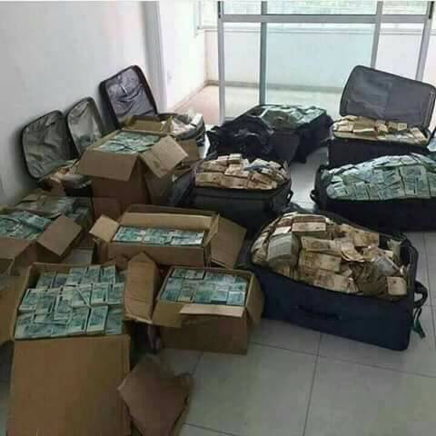 @CasaJoya Remember Chombo had 10 million USA in a bedroom when he was arrested. This is the photo they circulated at the time.

All of them must go.