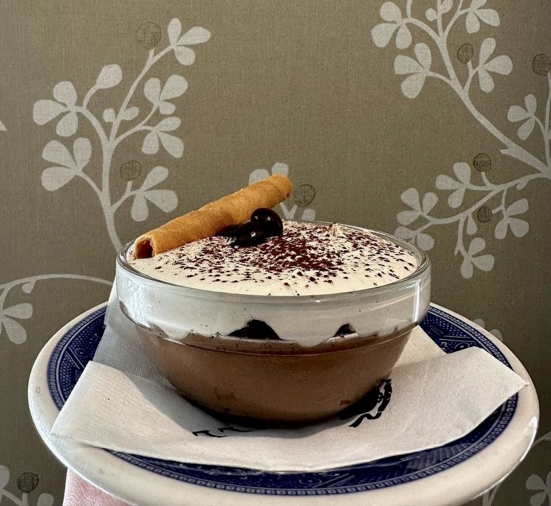 bluebellinn's tweet photo. It’s a pot of deliciousness… Kahlua Pot de Crème!  Dark chocolate pot de crème infused with Kahlua, chocolate almond crunch &amp; coffee cream… a wonderful new addition to our dessert menu! ♥♥

🔵🔔
#bbistyle
💻- https://t.co/7Mb0Lyqihl
☎- 215.646.2010
#bluebellpa https://t.co/db9Ux0KwOA