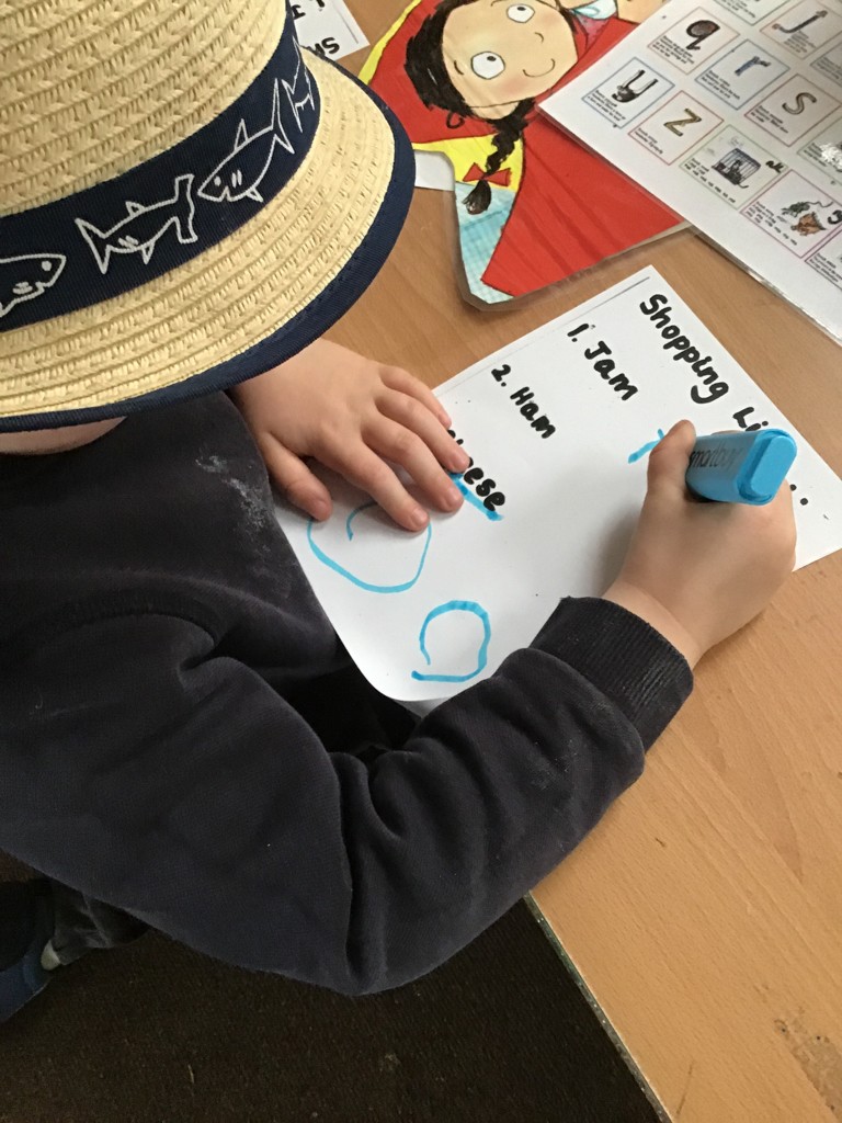 CaterpillarsHan's tweet photo. The caterpillars have been super excited to write shopping lists for little red writing hood.
They have been using their phonic knowledge and a sound mat to have a go at writing some of the sounds that they can hear. 
They are amazing and blew our socks off! 🥰
#EYFS #Hanwell https://t.co/fFrPxNWEbP