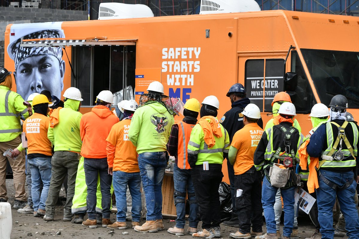 NYC_Buildings's tweet photo. This #ConstructionSafetyWeek, lunch is on us.

Yesterday, DOB staff along with our partners at @OSHA_DOL and our construction safety food truck took the trip over the bridge to Staten Island, to hand out free lunch and safety information to construction workers in #Shaolin. https://t.co/XwmBFQ3o9I