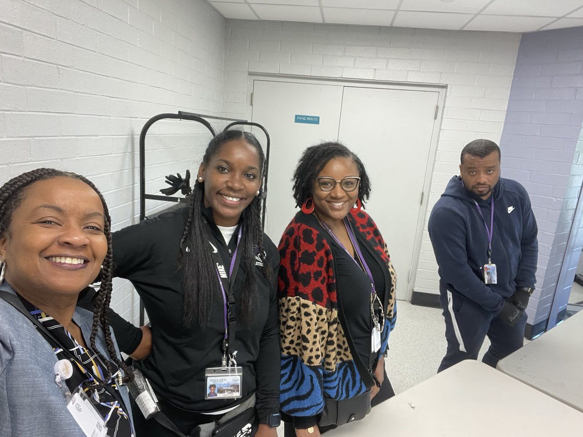 rvhs's tweet photo. Salute, Coach Judy and girls soccer on win last night and working hard this morning @RVCoachButler @TgibsonGibson @RichlandTwo @RVBlazersTFXC @RidgeViewSports @RidgeView_StuCo @SoftballRV @RV_cheerleading @RidgeViewF_Ball @rv_girlssoccer @RidgeViewHoops https://t.co/nE3e3Imbl9