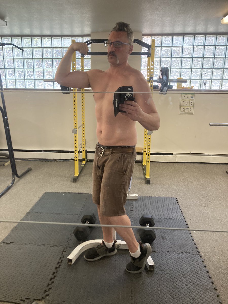 JoeKingReferee's tweet photo. I have it my all today in the gym!! Also conquered those stairs like always!!
#Joetivation #Motivation #KingsHour #PipesAndStripes #HealthIsWealth https://t.co/iSEX9uAnhX