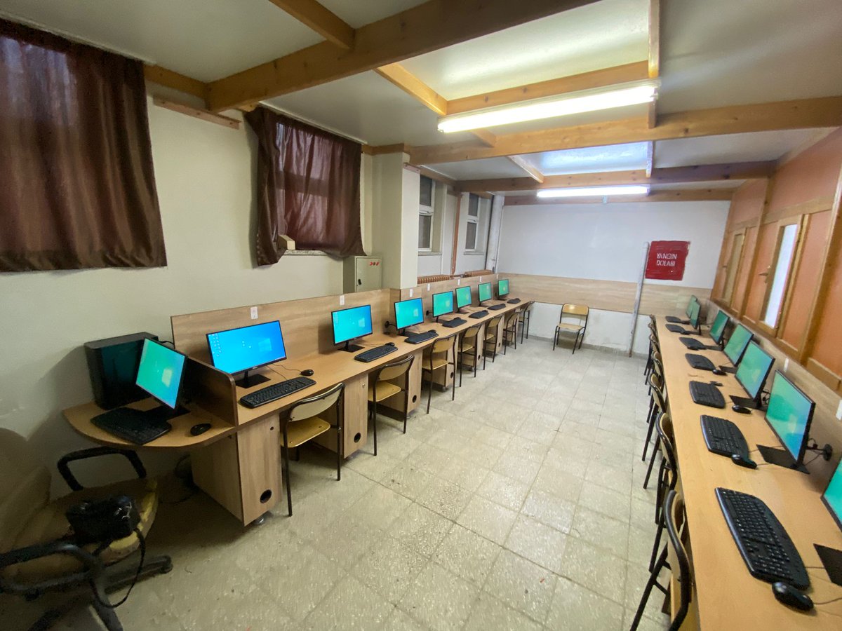 Mobilya Teknolojileri Alanında yer alan Bilgisayar laboratuarındaki tüm bilgisayarlar yenilendi. Bölgemizde faaliyet gösteren ve bizlere yardımci olan Balsam Teknoloji Dünyasına ve Bilişim Teknolojileri Alanına teşekkür ederiz. 

<a href="/AtmacaHalilbrhm/">Halil İbrahim Atmaca</a> <a href="/veyselkurt58/">🇹🇷 Veysel Kurt 🕋 🇹🇷 🇦🇿🇵🇰🕋</a> <a href="/memterme55/">Terme İlçe Milli Eğitim Müdürlüğü</a>