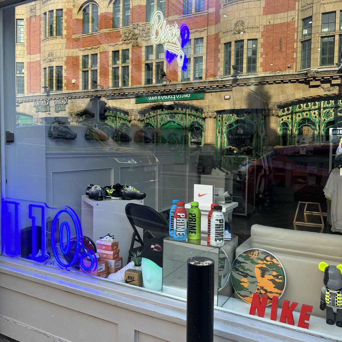TheBlockP's tweet photo. 110 Mecca 🕋
📍36 Renshaw Street Liverpool, L1 4EF.
Opening hours:
Monday: Closed
Tuesday-Friday: 11AM-6PM
Saturday: 11AM-5PM
Sunday: 12PM-4PM
#blockp #airmax95 #airmaxmecca #sneakerstore https://t.co/dXDCifWXPp