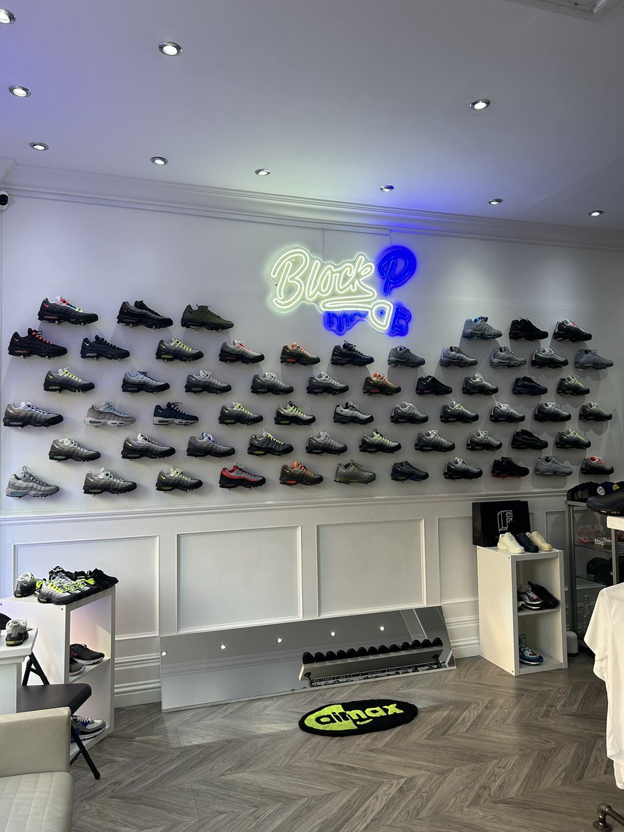 TheBlockP's tweet photo. 110 Mecca 🕋
📍36 Renshaw Street Liverpool, L1 4EF.
Opening hours:
Monday: Closed
Tuesday-Friday: 11AM-6PM
Saturday: 11AM-5PM
Sunday: 12PM-4PM
#blockp #airmax95 #airmaxmecca #sneakerstore https://t.co/dXDCifWXPp
