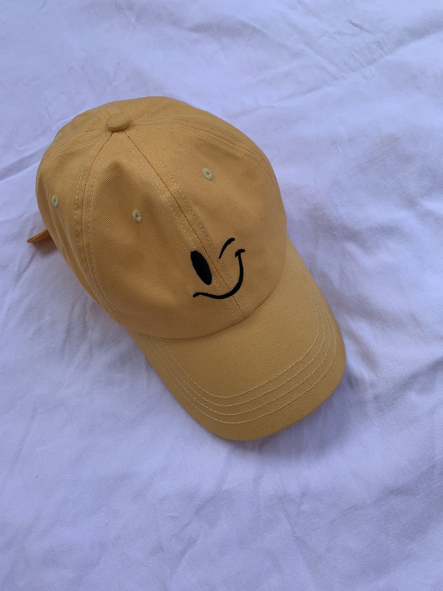seventy2thrift's tweet photo. Baseball hats

Price:#2000
@_DammyB_ https://t.co/dgR8r8R7AL