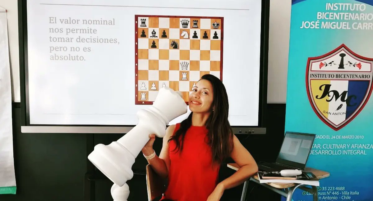 Soy Penta Campeona Nacional de Ajedrez, entre otros logros, y este año necesito viajar para representar a Chile y continuar con mi carrera. Lamentablemente se me ha negado el apoyo desde la Federación y necesito tu ayuda. Puedes apoyar en esponsor.com/damaabarca o con un RT 🙏