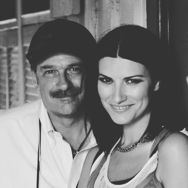 LauraPausini's tweet photo. Alessandro, mi mancherai tanto e la tua arte non smetterà mai di vivere nei film che hai fatto e anche nel videoclip di #InveceNo, un ricordo indimenticabile.. 
Buon Viaggio verso la luce ❤️ Laura 

#alessandrodalatri https://t.co/YkMTgiiclT