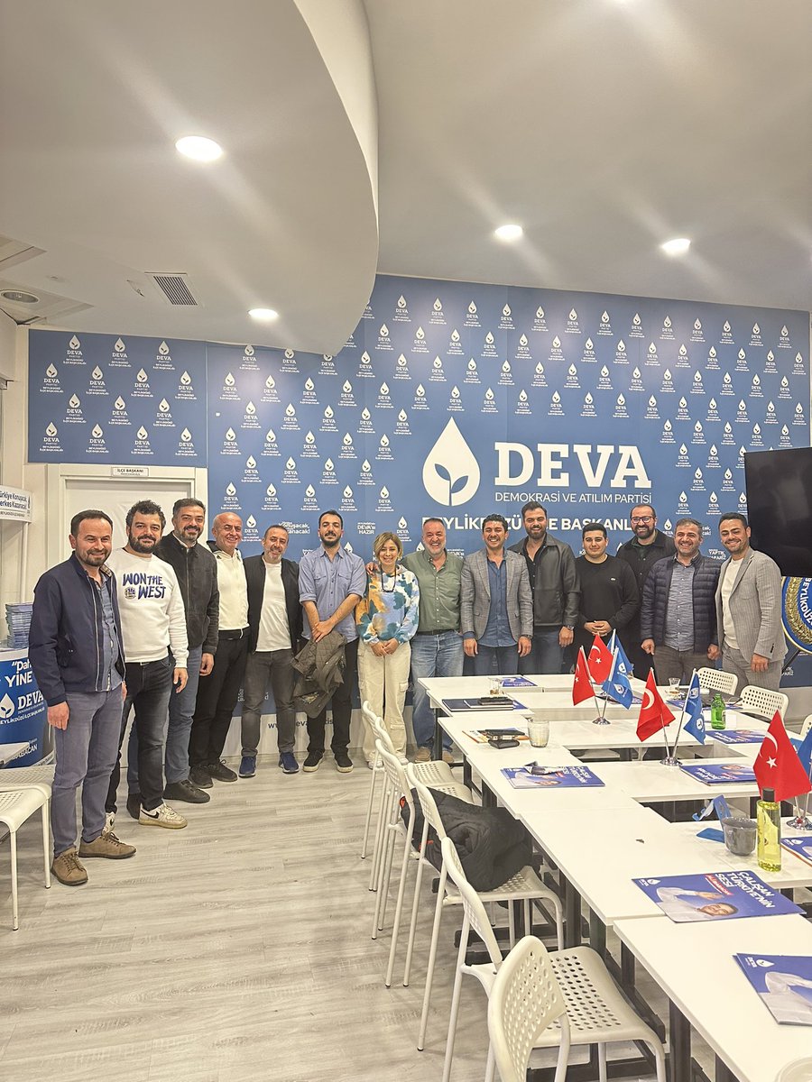 Seçim hazırlıklarımız ve sandık güvenliği hususlarında verimli bir haftalık toplantımızı gerçekleştirdik. 

#SanaSöz
#BirlikteKazanacağız 

<a href="/alibabacan/">Ali Babacan</a> <a href="/drerhanerol/">Dr. Erhan Erol</a> <a href="/onder_karaburun/">Önder Karaburun</a> <a href="/istanbuldadeva/">DEVA Partisi İstanbul</a> <a href="/devapartisi/">DEVA Partisi</a>