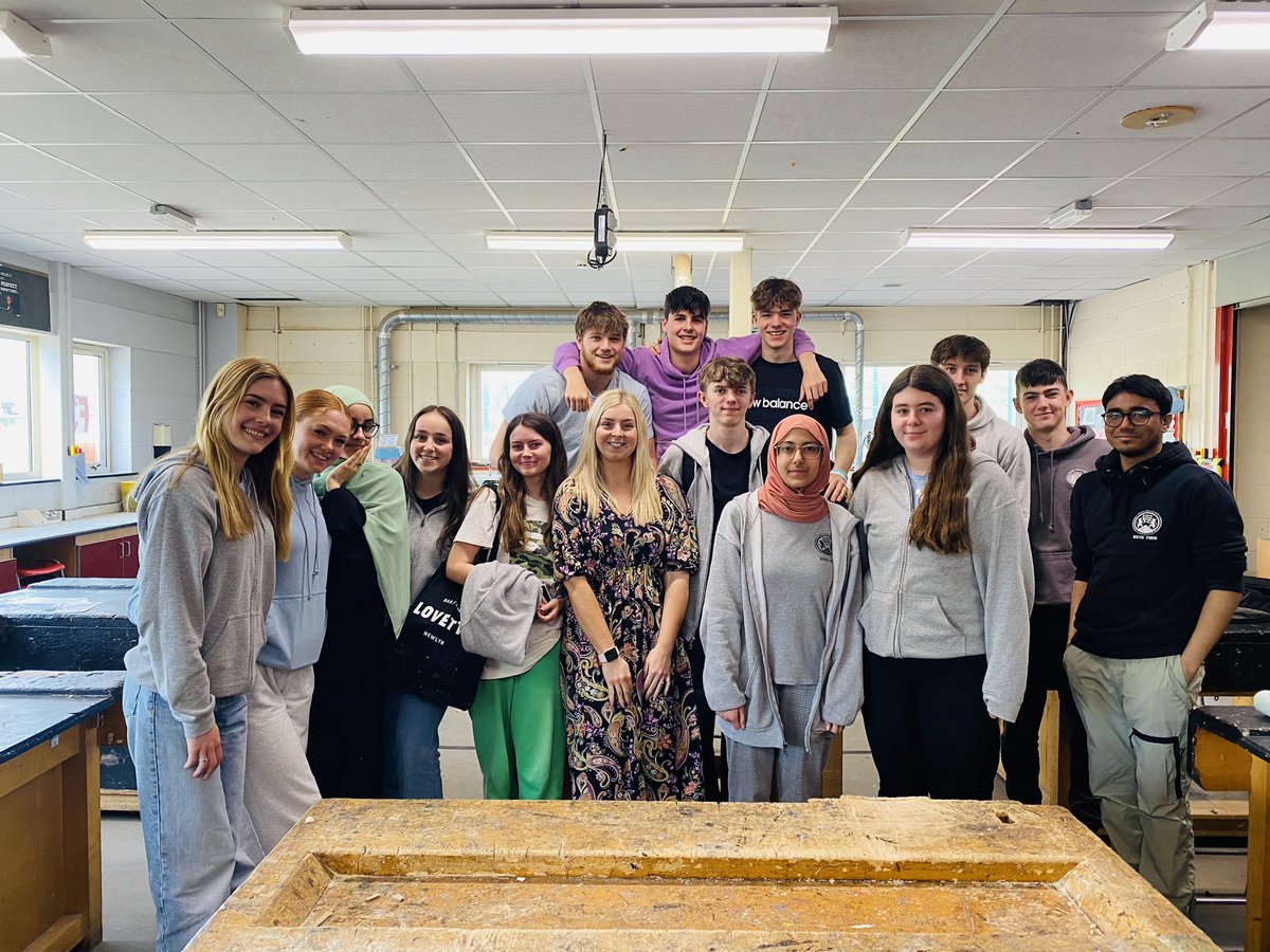 MrsMorgan_CHS's tweet photo. Last lesson with my year 13 class! I remember teaching some of them in year 7 🤯 of course we had to end with a Kahoot! Good luck with all your exams!  @MrPowellCHS @officialCHS https://t.co/7bXuKuQhyJ