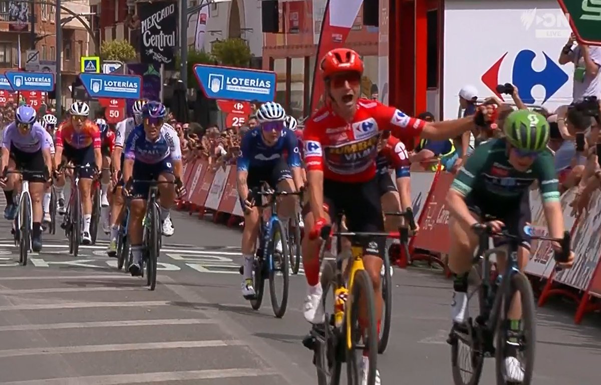 I never get tired of Marianne Vox winning! Each victory is a reinvention, another step in her narrative as the best cyclist of all time!

#couchpeloton