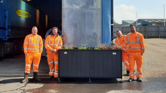 New <a href="/SouthernWater/">Southern Water</a> pilot scheme on the Isle of Wight has seen water butts installed to slow rainwater returning into the waterways, reducing pressure on storm overflows &amp; cutting spills by 70%

Read👉bit.ly/3Lv6Om1

#naturebasedsolutions #SuDS #CSOs #stormwatermanagement