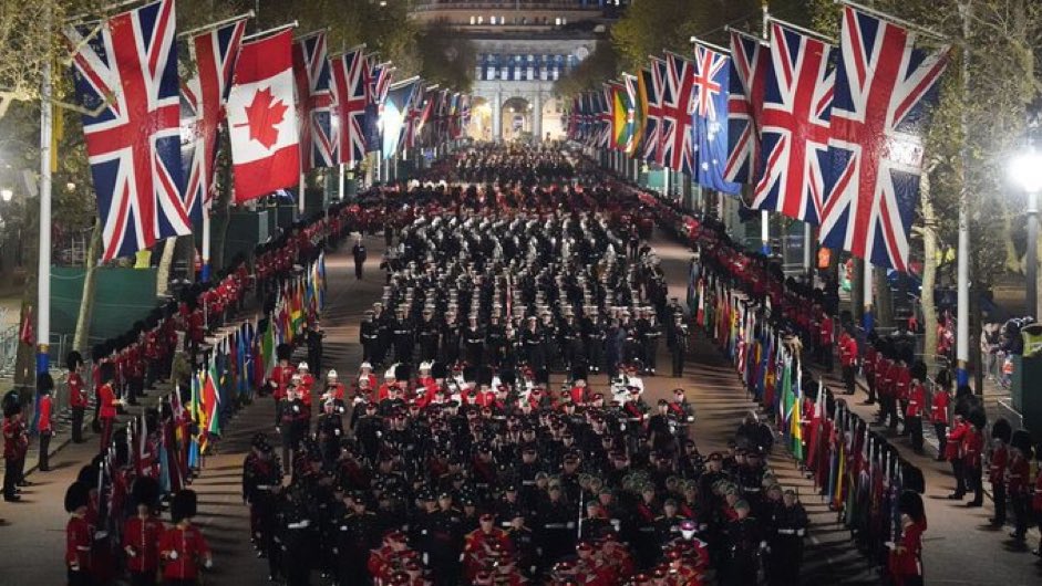 The Bahamas flag flying in London, above the dress rehearsal last night 
(↙️🇬🇧🇬🇧🇨🇦🇬🇧🇬🇧🇧🇸)
