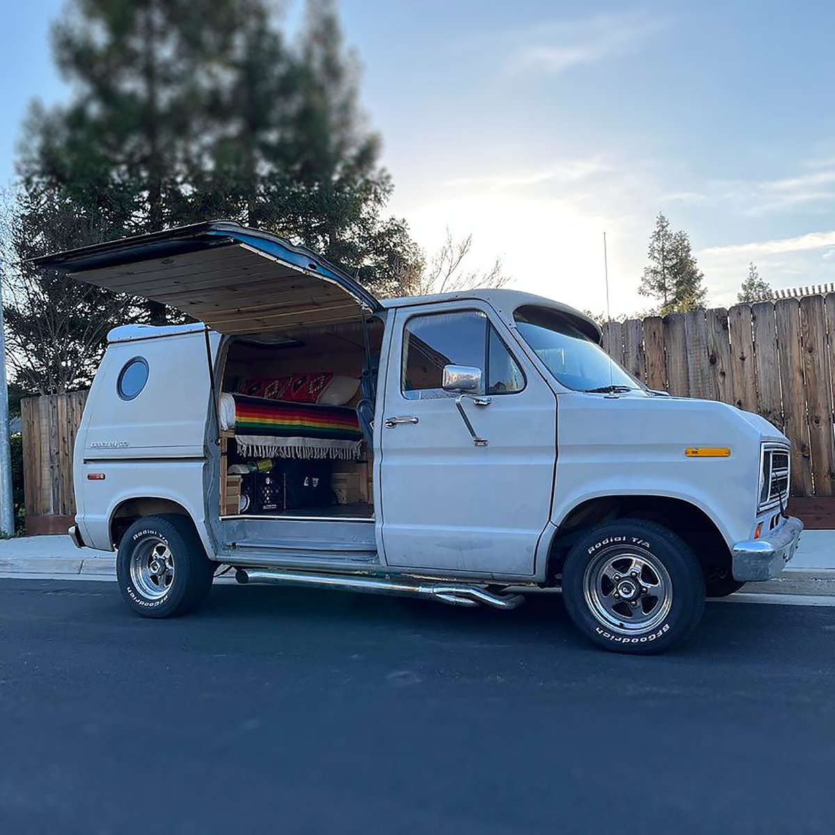 _VanCult_'s tweet photo. Happy Gullwing Door Wednesday!
.
#tagtheowner #tagthevan #tagthephotographer
.
#gullwingdoorwednesday #gullwingdoor #van #boogievan #customvan #windowvan #wednesday #van #vannin #customvan #white #ford #fordvan #econoline #thirdgen #vanporn #vanlife #vancult #getinandgetiton https://t.co/Cj9jwSTV54