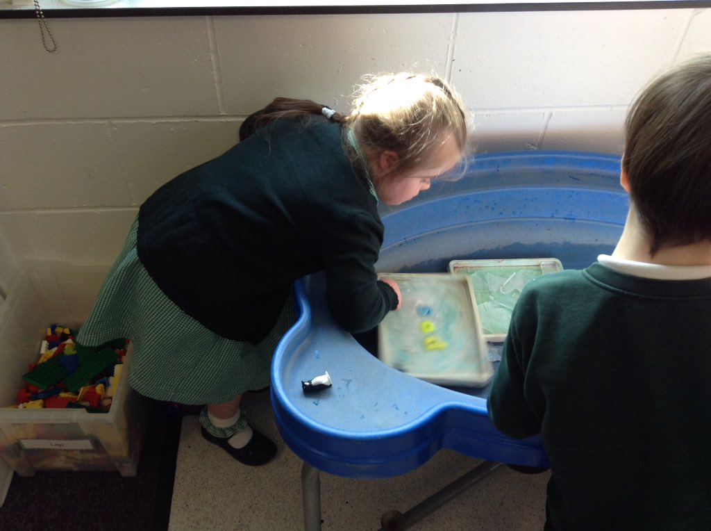 We have been reading Lost and Found by Oliver Jeffers and reading frozen word #swhenglish