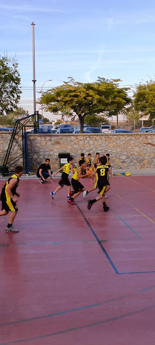 zar_obras's tweet photo. 🏆🏆 Dar la enhorabuena a nuestros chicos y al club Adesavi por los valores y el trabajo realizado en todo momento, no solo deportiva, sino también educativamente. 🏀 

. #fbcvdirecto #AdesaviYellowBoys https://t.co/bQGeNyVCP5