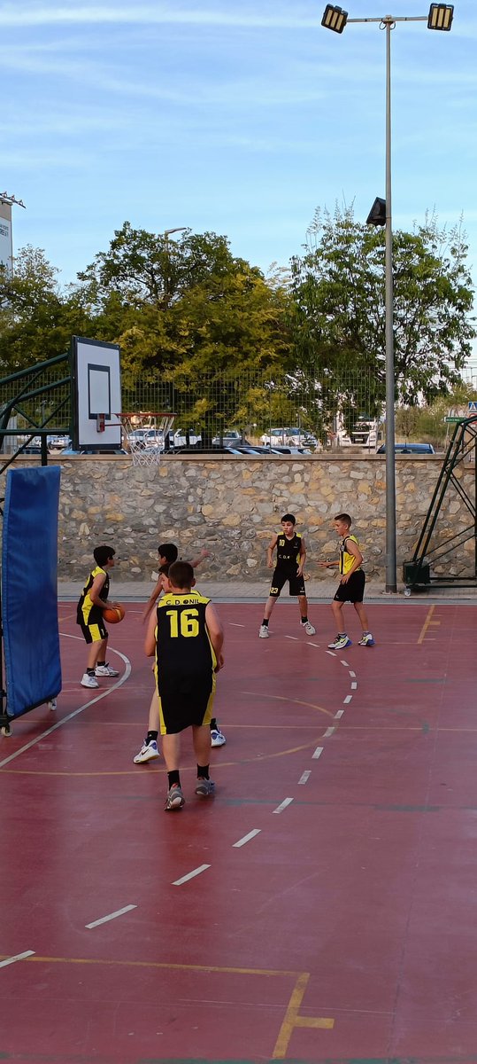 zar_obras's tweet photo. 🏆🏆 Dar la enhorabuena a nuestros chicos y al club Adesavi por los valores y el trabajo realizado en todo momento, no solo deportiva, sino también educativamente. 🏀 

. #fbcvdirecto #AdesaviYellowBoys https://t.co/bQGeNyVCP5
