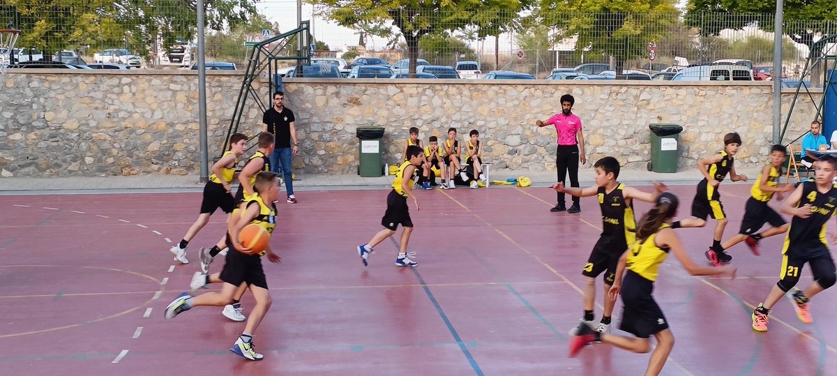 zar_obras's tweet photo. 🏆🏆 Dar la enhorabuena a nuestros chicos y al club Adesavi por los valores y el trabajo realizado en todo momento, no solo deportiva, sino también educativamente. 🏀 

. #fbcvdirecto #AdesaviYellowBoys https://t.co/bQGeNyVCP5