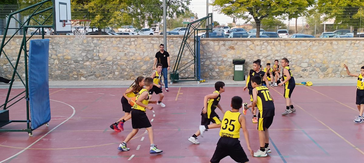 zar_obras's tweet photo. 🏆🏆 Dar la enhorabuena a nuestros chicos y al club Adesavi por los valores y el trabajo realizado en todo momento, no solo deportiva, sino también educativamente. 🏀 

. #fbcvdirecto #AdesaviYellowBoys https://t.co/bQGeNyVCP5