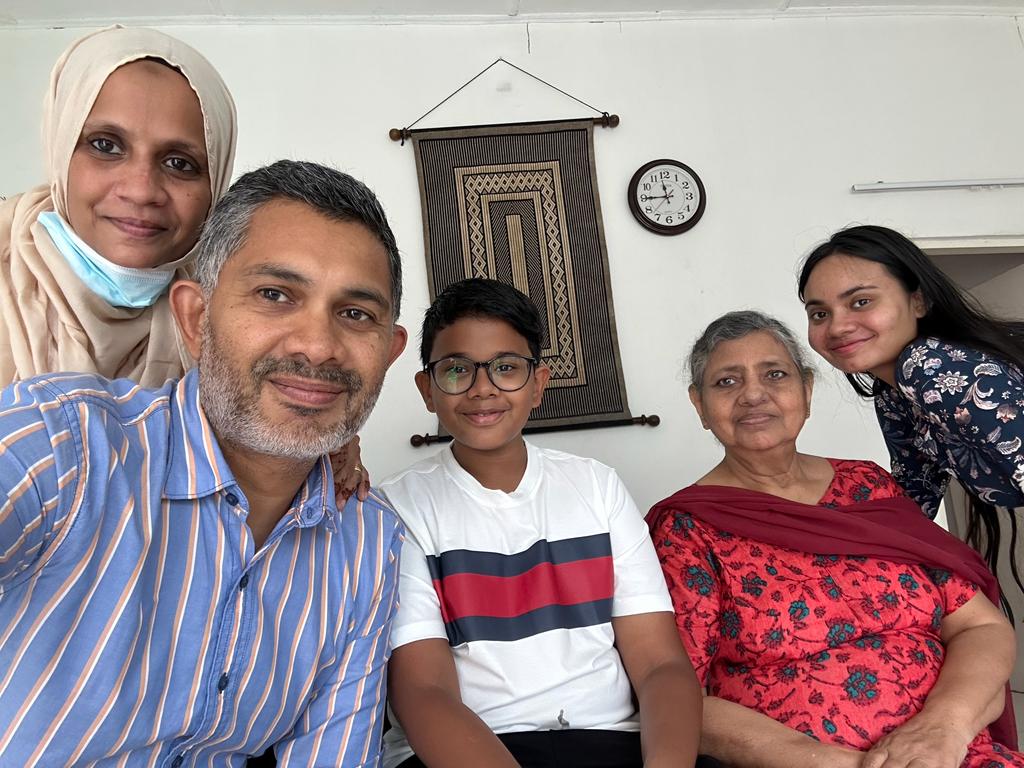 imranSa11984161's tweet photo. FAMILY : I just can't wait to see this bunch of my family in Sri Lanka. Missing you guys badly. Inshallah see you soonest. Spend more time with my mom in my main agenda, Inshallah! #G8 #Family #FunBunch #Mumsy #SeiLanka https://t.co/VwXcEW6WnG