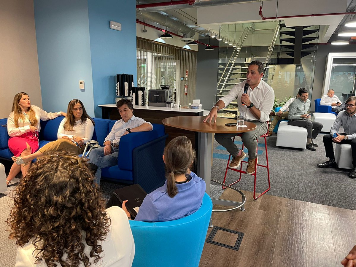tomasber's tweet photo. Muy motivado por participar en mi primer #StaffMeeting como Representante de @el_BID en #Panamá 🇵🇦 , donde pude conocer y dialogar con mis nuevos colegas. Estoy orgulloso de ser parte de este nuevo equipo con el que seguiremos #MejorandoVidas en el país. https://t.co/EoJsOAHZU5