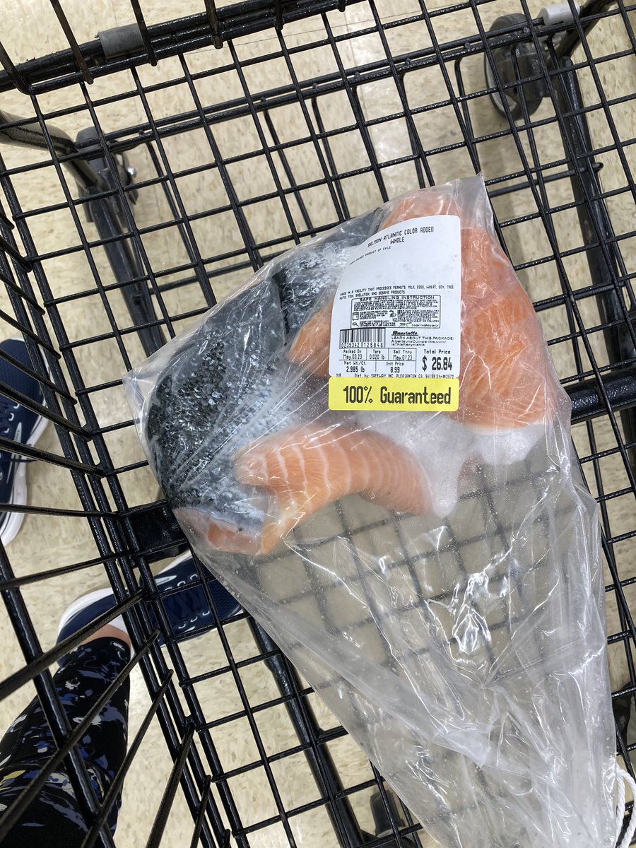 hey_erma's tweet photo. @Randalls_Stores don’t know how this is considered acceptable to have employees present fresh fish to customers like this! My whole fillet of salmon was just tossed in this plastic drawstring bag (not even securely sealed). Wth. https://t.co/tMofphfIlV
