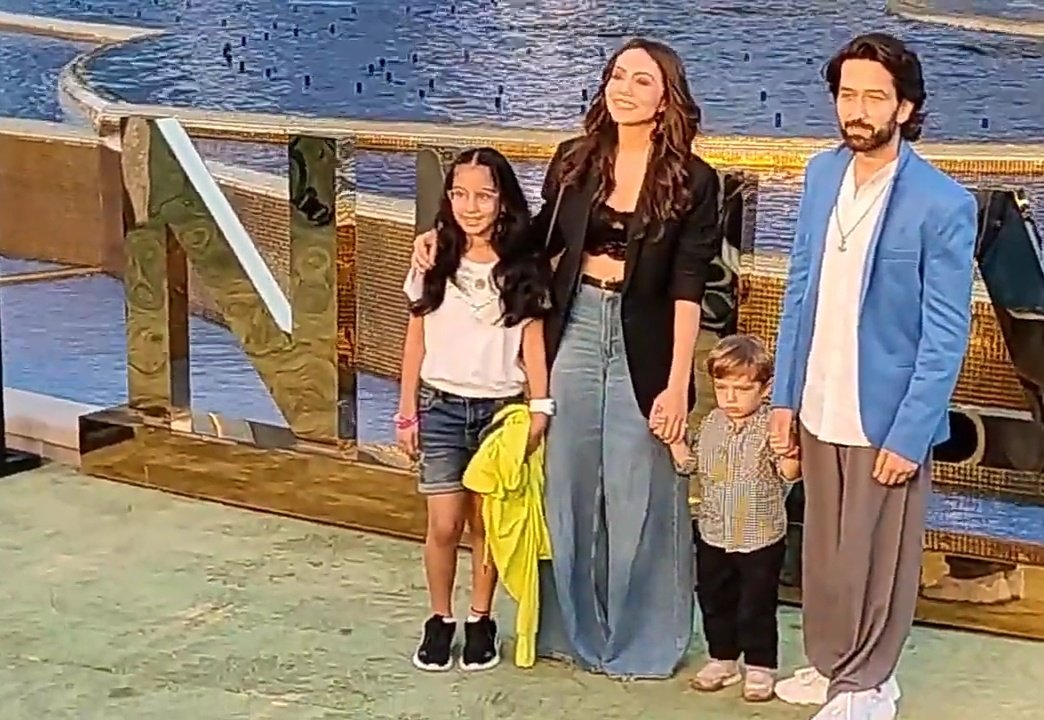 NakuulTribe's tweet photo. 📹 • #NakuulMehta, Jankee, Sufi and Ayrra at the Inaugural Show of the Broadway Musical 'The Sound of Music' at NMACC 🎭

🔗 https://t.co/c3HrnQxKJQ https://t.co/HQ8dSJBM1H