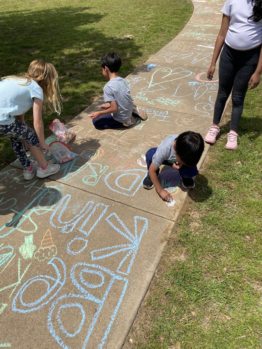 2nd grade spread kindness yesterday by chalking inspiring messages on our sidewalks! So proud of the hearts of these beautiful kids. They absolutely #InspireExcellence! #JESFamily <a href="/Jack_D_Johnson/">Jack D. Johnson</a>