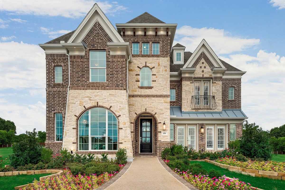 April showers bring May flowers. Here’s a beautiful home highlighted with a very popular Lueders Quarry Chopped stone. #homebuilder #newhomebuilder #stoneveneer #exteriordesign #Interiordesign #naturalstone