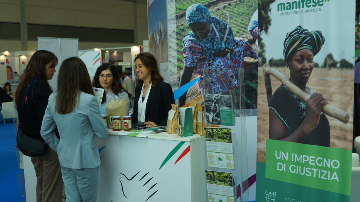 AICS Ouaga participe à <a href="/MacfrutFiera/">Macfrut</a> 2023 de Rimini 🇮🇹 pour présenter, grâce aux partenaires <a href="/fondazioneacra/">ACRA</a> <a href="/ManiTese/">Mani Tese</a> AES-ccc <a href="/sustlives/">Sustlives</a> <a href="/CIHEAMBari/">CIHEAM Bari</a>, les bénéfices du #moringa et des cultures locales et les potentielles pour le développement des #filières

<a href="/aics_it/">AICS Cooperazione_it</a>