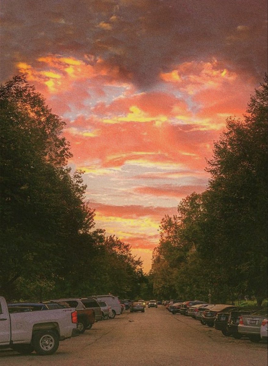 un atardecer con forma de corazón.