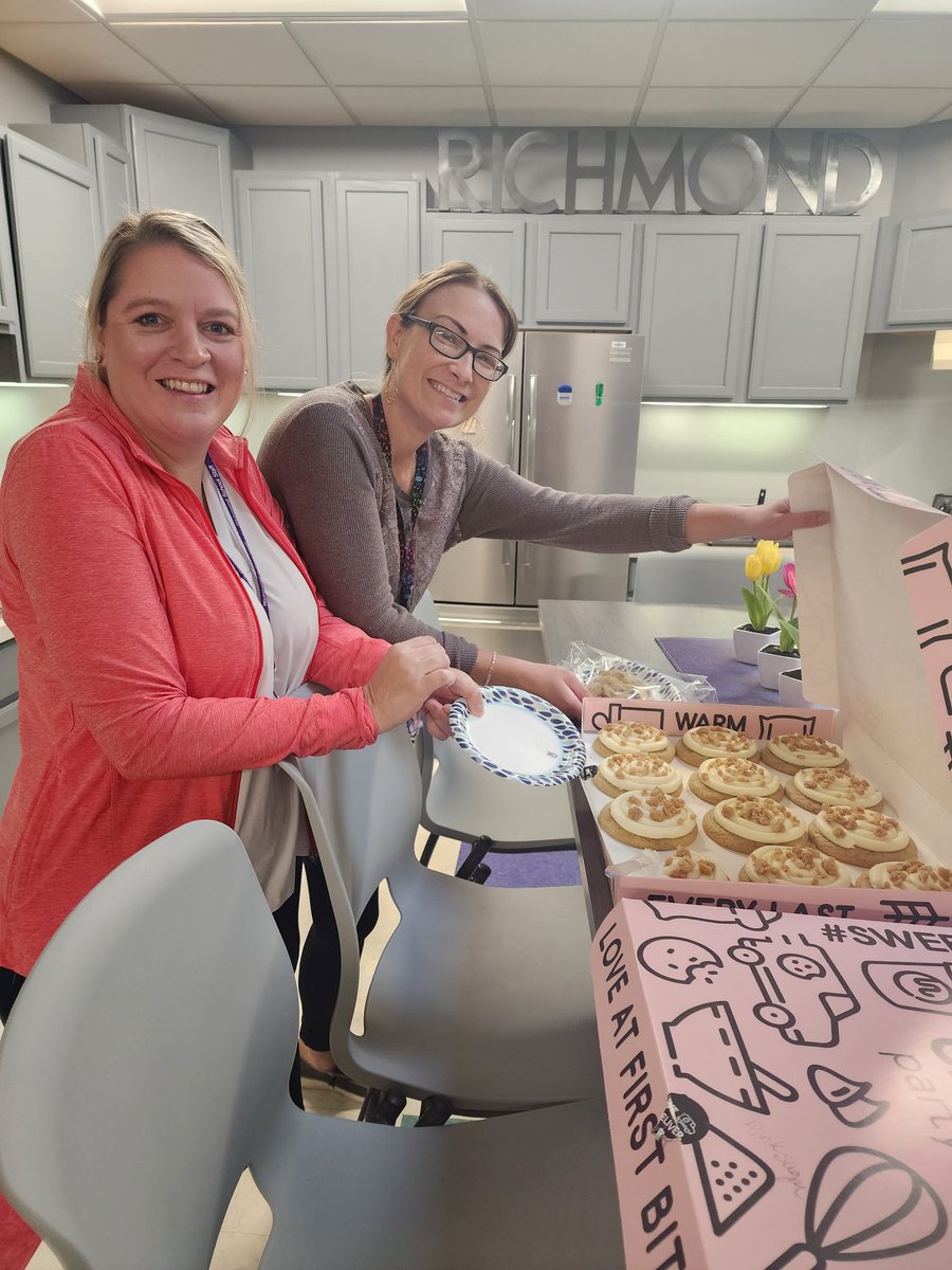 jeannesieg's tweet photo. It's #staffappreciationweek! Thanks to our @RSDWisconsin Board of Education for the @CrumblCookies, one staff said it was "the hardest decision of her life"! https://t.co/6YLTg5laVR