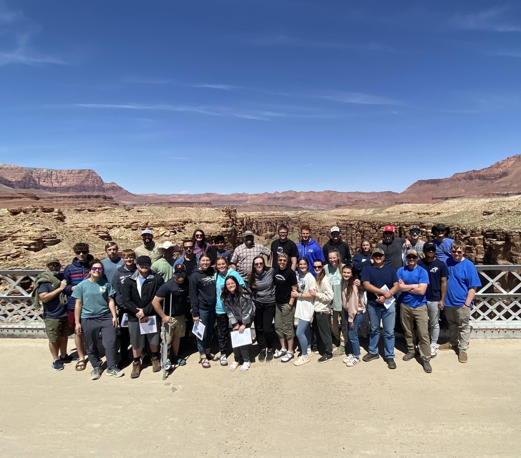 canyonmin's tweet photo. We recently had the privilege of doing some teaching with Jackson Hole Bible College at the beginning of the Grand Canyon. 

They were taking their students on a multi-day creation adventure tour of the southwest. What a fantastic idea and school! https://t.co/jHQj1o2Hle