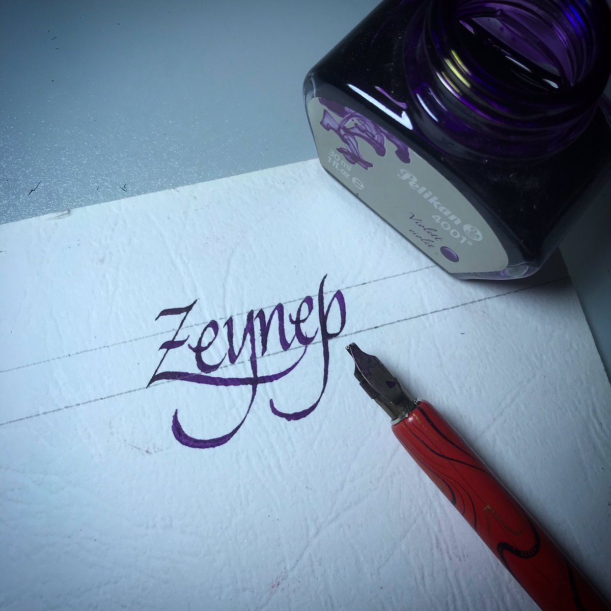 Zeynep 🖋

-Brause 2.00 mm uç
-Pelikan mürekkep
-Dokulu kağıt

Zeyneplere gönderin. ☺️🌹

#elemeğigöznuru
