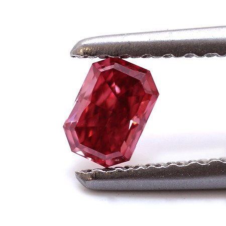 DeomarPandan's tweet photo. Red diamond had always been rare, but it might possibly be the rarest gemstone in the world, although red beryl does come close, and there are other rare red gemstones too. Good Wednesday, everyone!

#wednesdaythought
#WednesdayMotivation 
#WednesdayWisdom https://t.co/0M3gwavZQw
