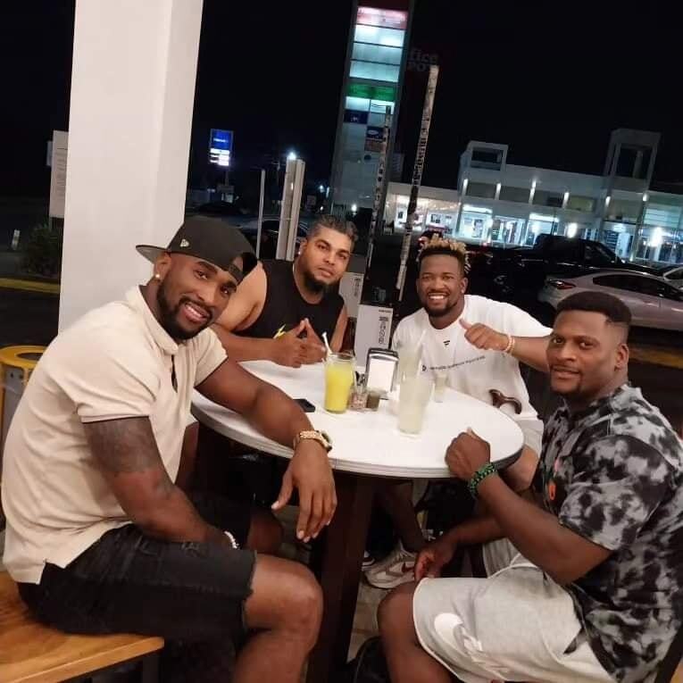 Cuba en Villahermosa, México.
Buenas vibras en la gente del #TeamAsere ✌️
Que también deja huella en la Liga Mexicana.

Onelki Garcia, CJ Viera, Yadir Drake y Yoenis Yera. 

 📸: Carlos Juan Viera / Facebook