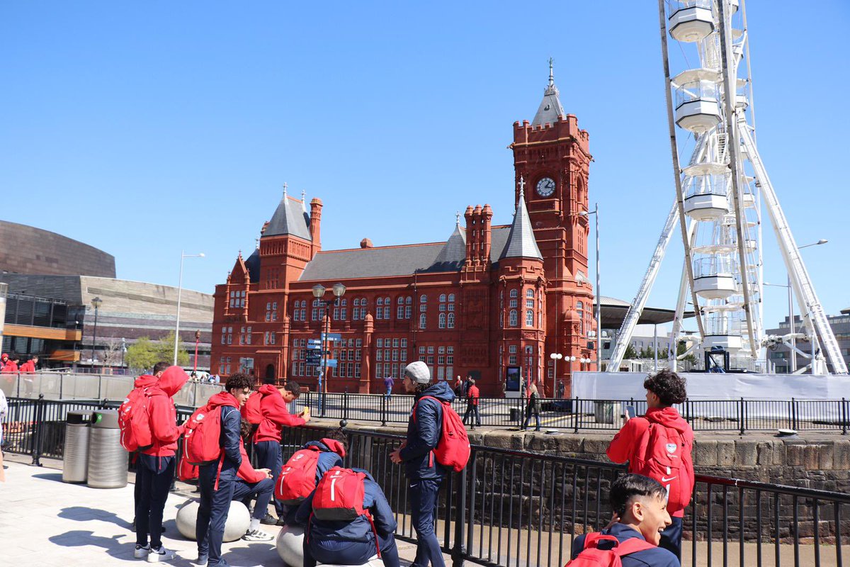 BPFC24's tweet photo. ✈️| 𝗨𝟭𝟴 𝗔̀ 𝗖𝗔𝗥𝗗𝗜𝗙𝗙

Retour en images sur le voyage à @CardiffCityFC de nos U18 🏴󠁧󠁢󠁷󠁬󠁳󠁿

Merci à @FootballClassAC pour cette expérience pour nos Bergeracois ainsi qu’à tous les partenaires 🙌🏼

Retrouvez le fil de leur voyage 👉🏼 https://t.co/Kv6loKYGYp

#BPFC 🔵🔴 https://t.co/hIC4137qVk