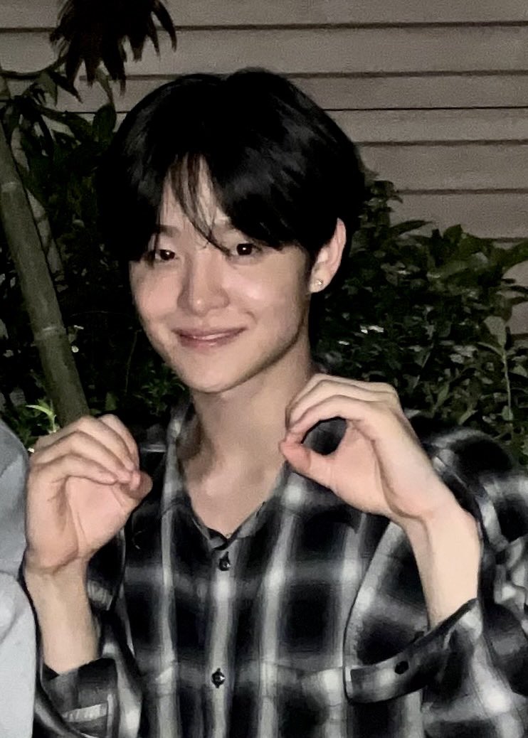 jyxqz's tweet photo. boyfriend material                        material https://t.co/Qs7bOpp92L