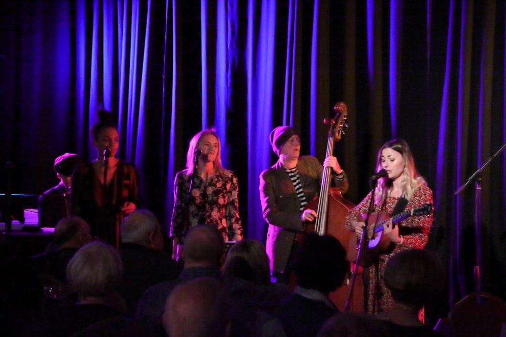 BUXTON INTERNATIONAL FESTIVAL

My amazing 8 piece band are playing Buxton International Festival on the 13th July 23. We will be featuring songs from my album Wishbone, at a fabulous venue The Pavillion Arts Centre. 

You can buy tickets here:
buxtonfestival.co.uk/whats-on/zoe-k…