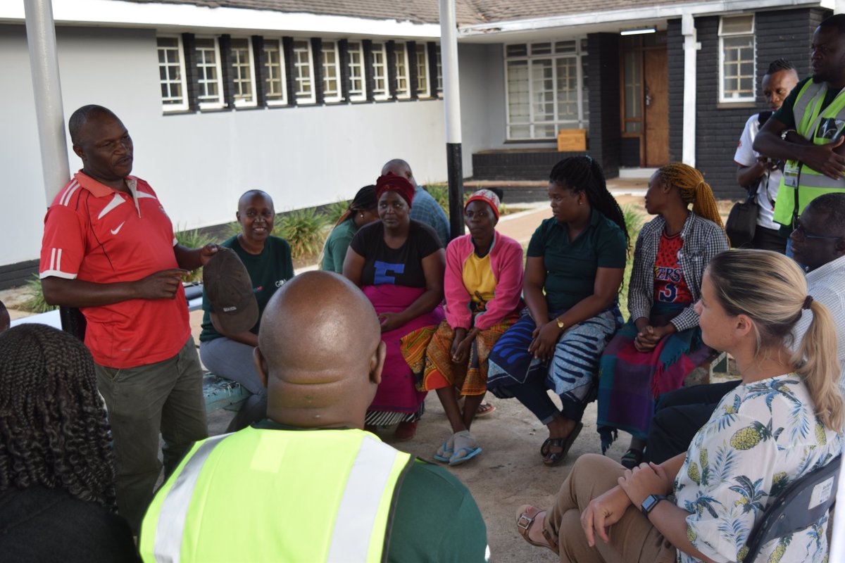 MUSASAZIM's tweet photo. Musasa was grateful for the visit of Jessica Coulibaly, @USAID Regional Humanitarian Advisor, who learned how the UPLIFT/SIMUDZA project has supported more than 2000 survivors in Mbare and delivered over 6000 financial assistance to access GBV services. #UPLIFT #SIMUDZA https://t.co/BVVcLP9qx0