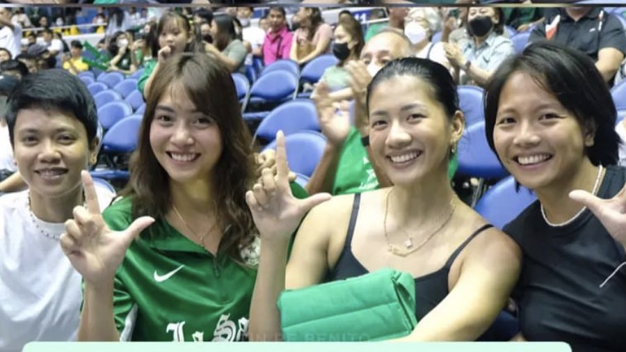 vsgyaki's tweet photo. mga hakot from a certain logistics company plus isang from a certain  biscuit company 💛💚 https://t.co/KTXGckTsbS