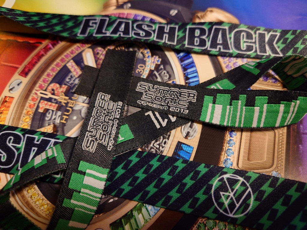 kiyotakaiwai2's tweet photo. サマソニ2013のリストバンド、パッと見でFlash Backの公式グッズっぽく見える説
@FlashBack_info https://t.co/lIdWGTEf16
