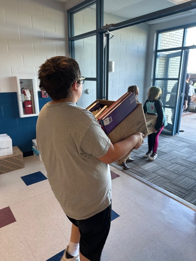 USD288's tweet photo. Elementary students helped the Kindness Club raise $477 to ship books and donated 5,471 books for kids in Kenya! #CHstrong https://t.co/zRVqaRt5FQ