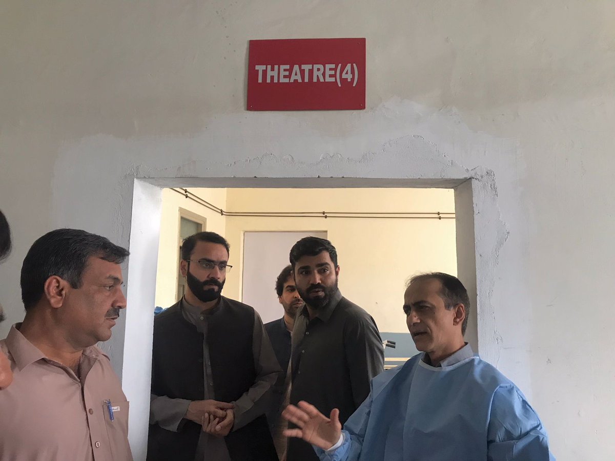 ShahiZarak's tweet photo. JMC/Teaching Hospital khuzdar, wr neither drs can fulfill their duties nor stdnts can continue their edu properly. The sole reason is that there is  power load shedding for up to 16 hours in the college and hospital.
#SaveDHQKhuzdar 
@sakhtarmengal @HamidMirPAK 
@SaleemKhanSafi https://t.co/Lzsn9nQdJQ