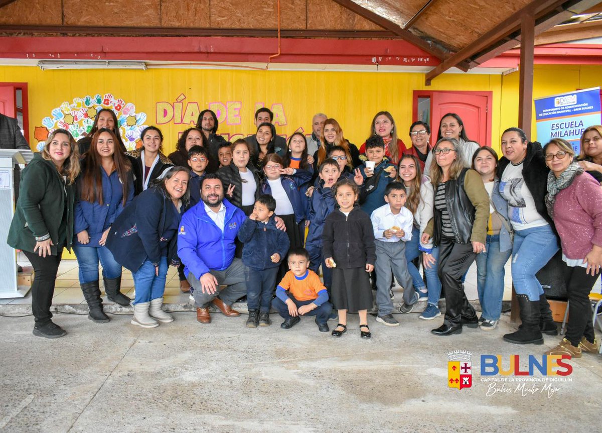 municipiobulnes's tweet photo. El pasado martes se llevó a cabo la celebración del Día de la Educación Rural, donde la escuela de Milahue de Tres Esquinas junto al alcalde Guillermo Yeber y la comunidad educativa se reunió para homenajear a los docentes y estudiantes que trabajan y estudian en zonas rurales. https://t.co/RTNR7zf0NW