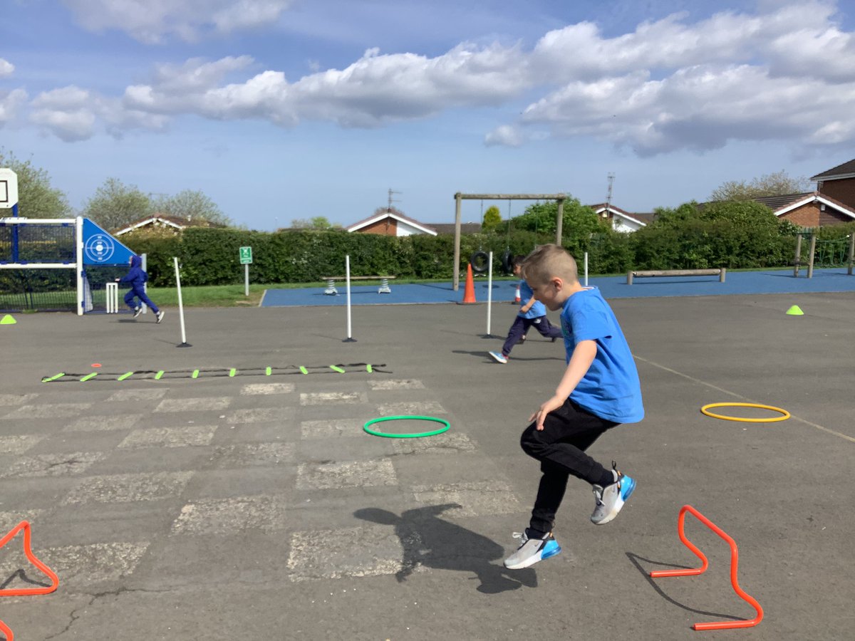 StAgnesY2's tweet photo. Great running session focussing on speed and agility. It was great to see some students really pushing themselves to be faster. #stagnespe https://t.co/iG7Uquz34p