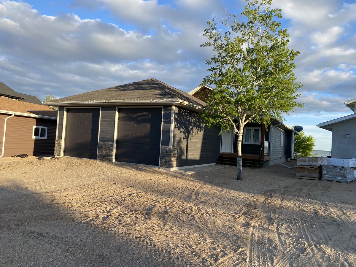 dcwilson16's tweet photo. Lakefront Cabin Rental on Good Spirt Lake.  Dates Available - June 9-11th wkend, July 7-9th wkend, July 14-16th wkend. Shallow lake, with warm water, sandy beaches &amp; sand dunes great for anyone to enjoy.  Boat launch close by.  Please msg at 306-201-9253 for price &amp; availability. https://t.co/aHzckWySPT