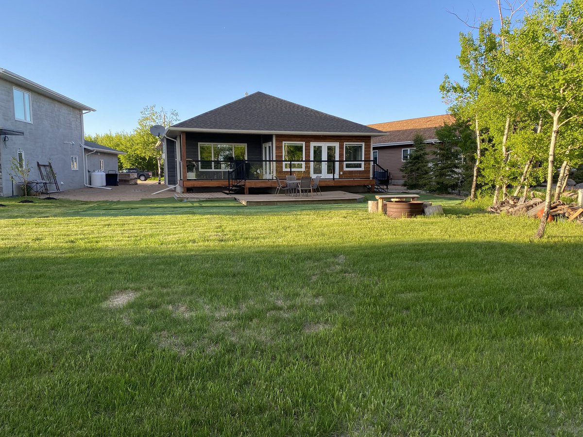 dcwilson16's tweet photo. Lakefront Cabin Rental on Good Spirt Lake.  Dates Available - June 9-11th wkend, July 7-9th wkend, July 14-16th wkend. Shallow lake, with warm water, sandy beaches &amp; sand dunes great for anyone to enjoy.  Boat launch close by.  Please msg at 306-201-9253 for price &amp; availability. https://t.co/aHzckWySPT